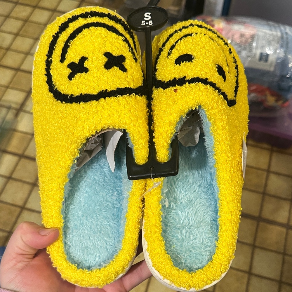 Cozy Yellow Smiley Face Womens Slippers - Picture 5 of 10